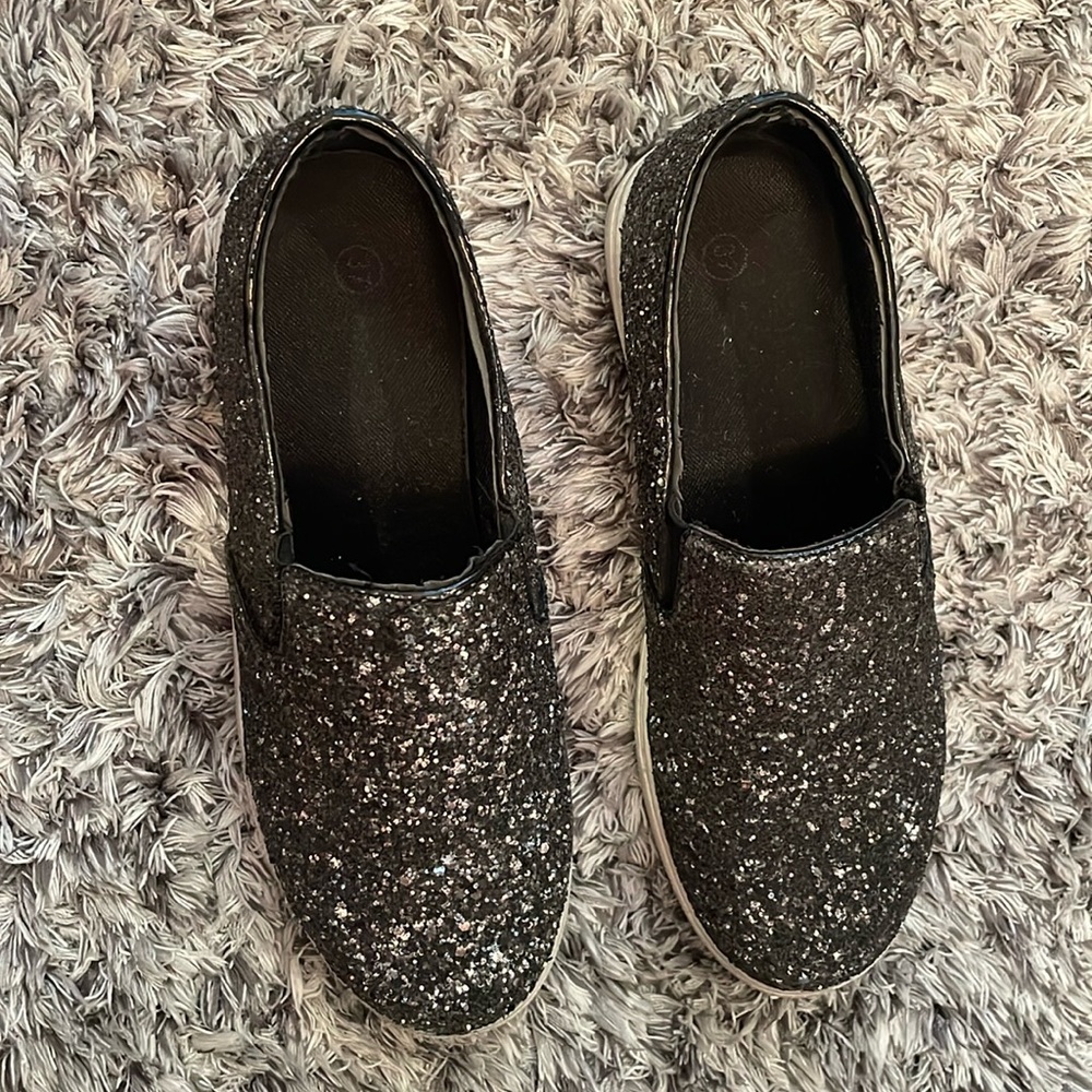 Size 7, sparkly runner flats
